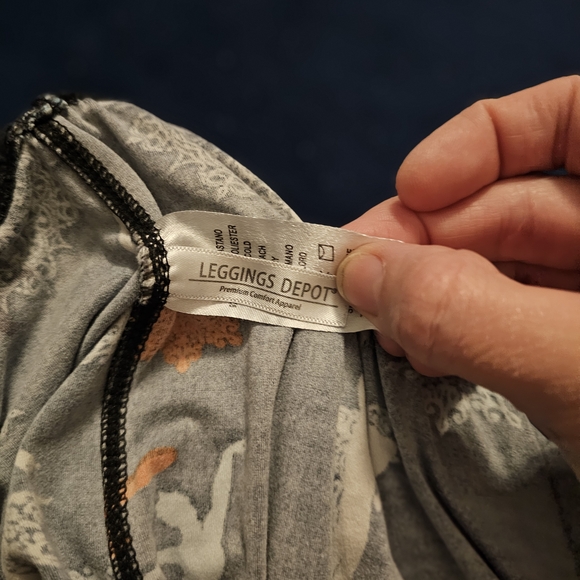 Leggings Typewriter Print Leggings - Picture 4 of 4